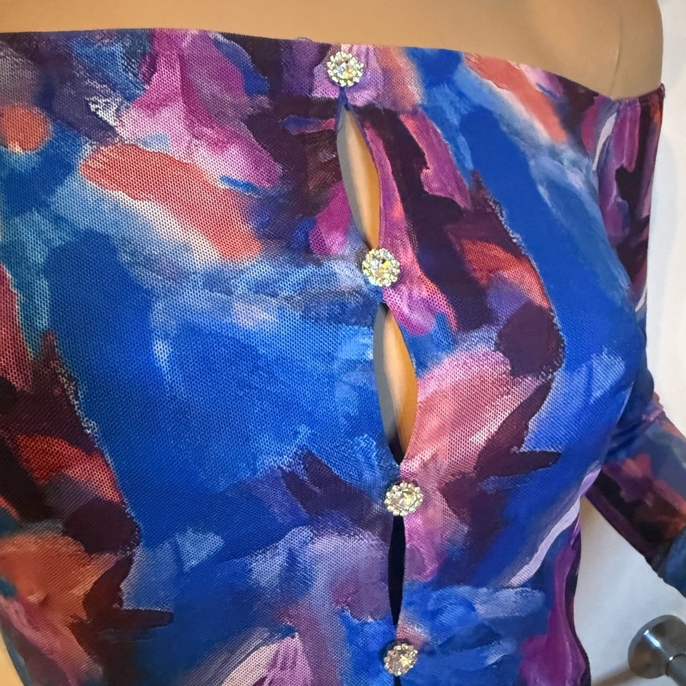 Windsor Off-Shoulder Mesh Rhinestone Button Top – Colorful Abstract Print - Picture 7 of 11